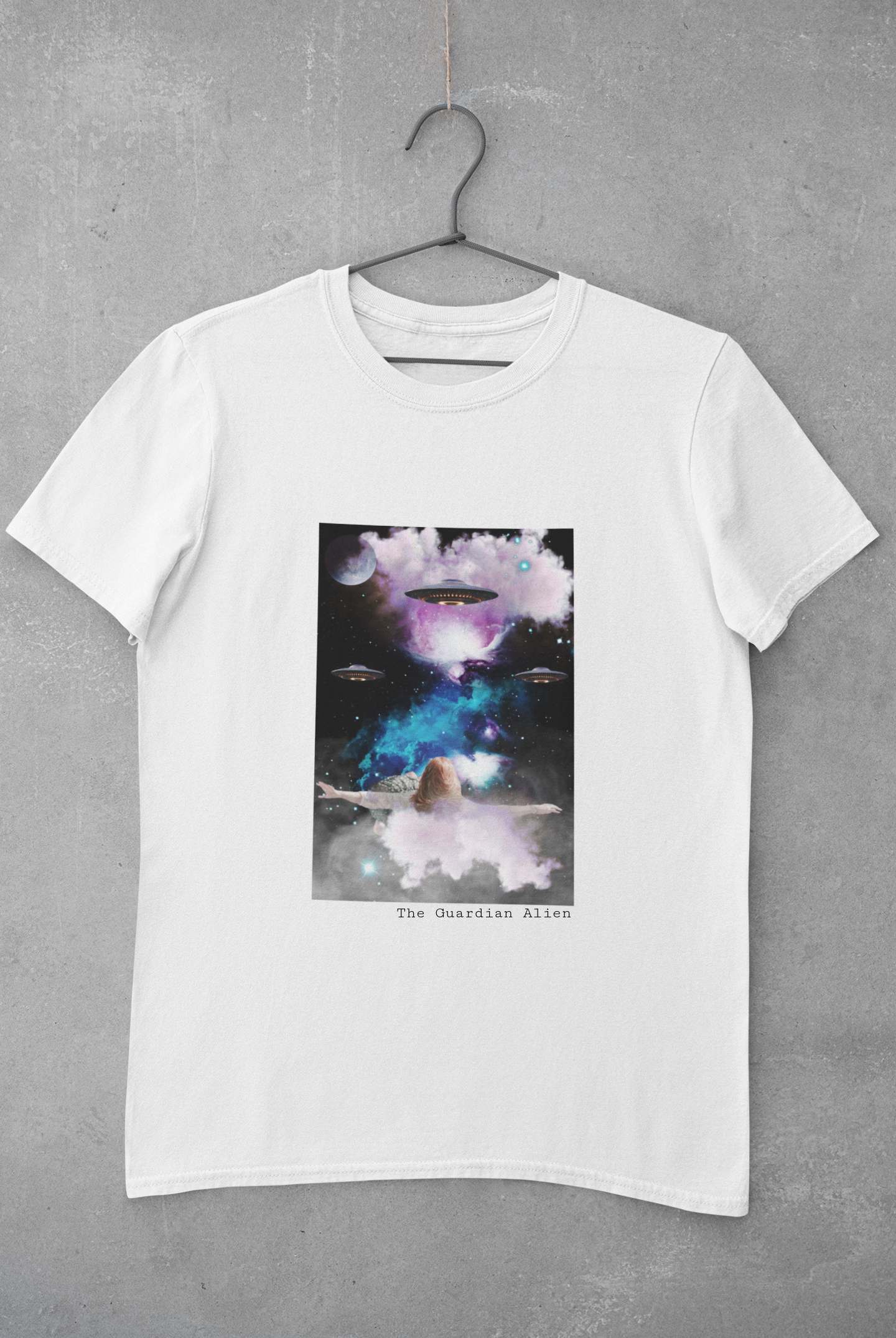 Camiseta a la deriva en el espacio