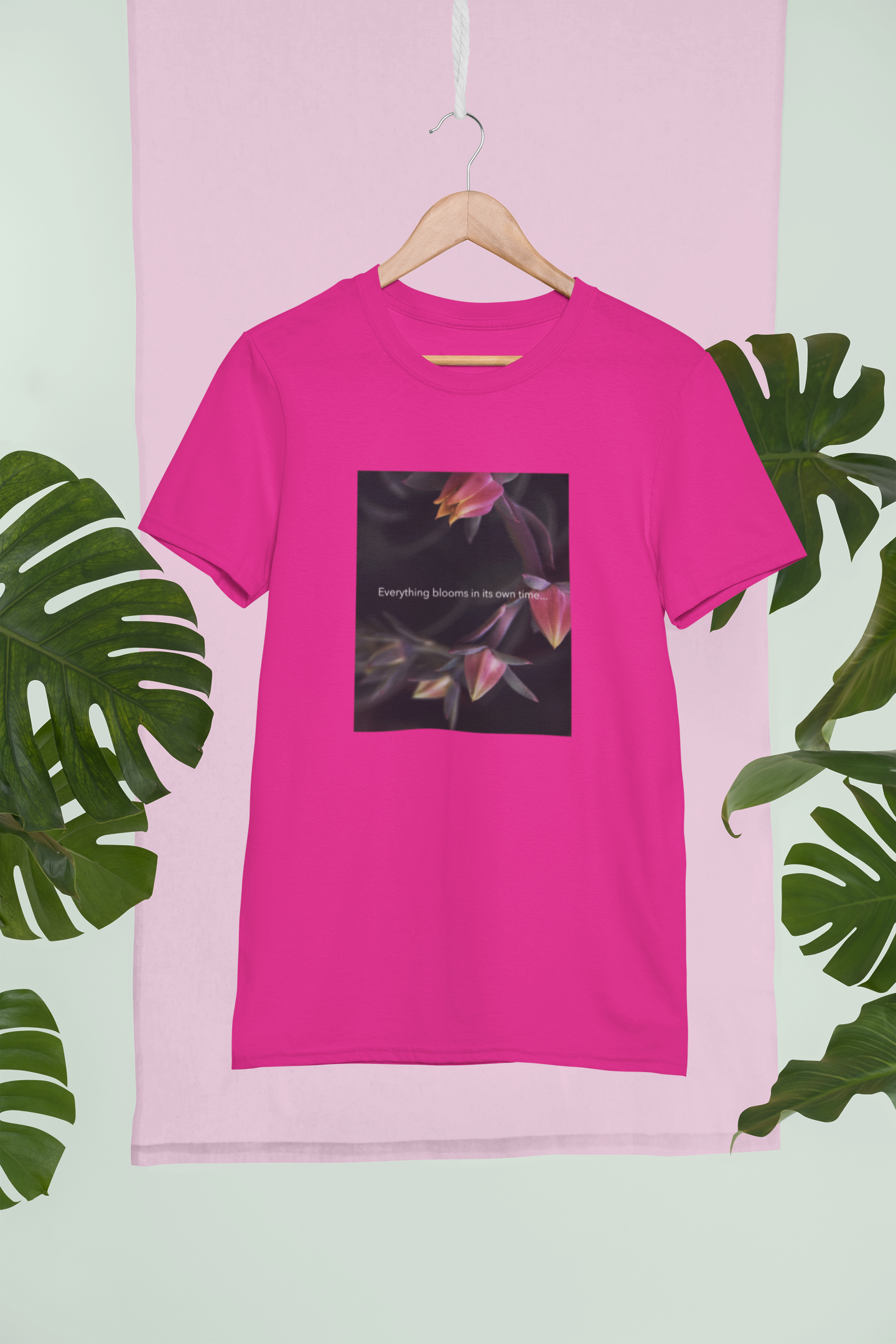 Camiseta de manga corta Todo florece en su propio tiempo