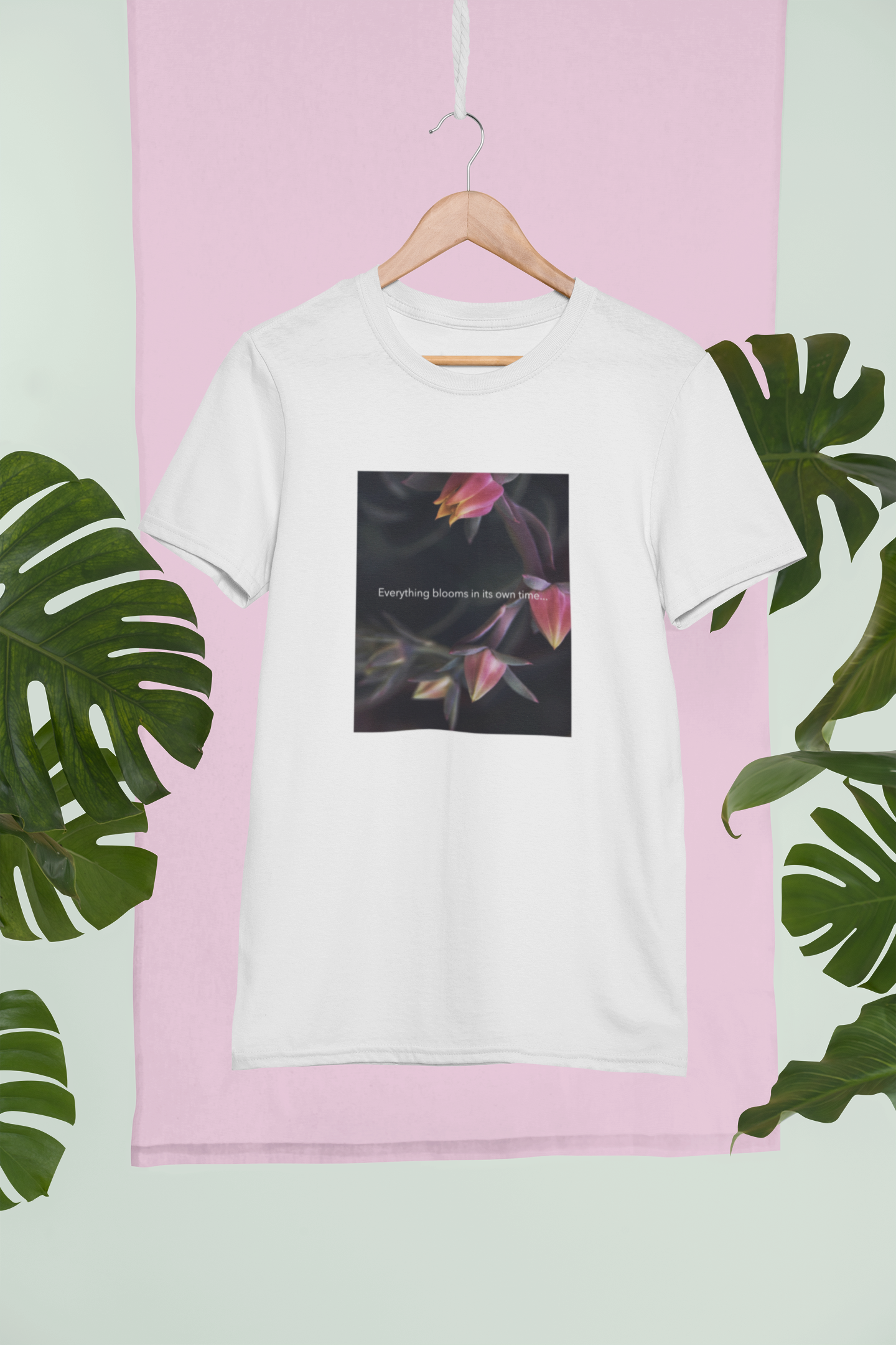 Camiseta de manga corta Todo florece en su propio tiempo